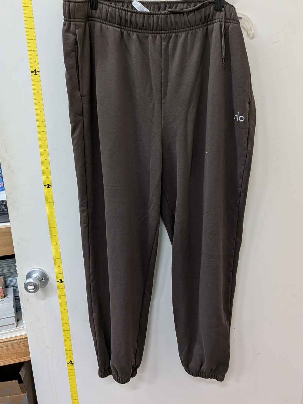 ALO  Accolade Yoga Dark Brown Jogger Sweatpants. Excellent Condition.